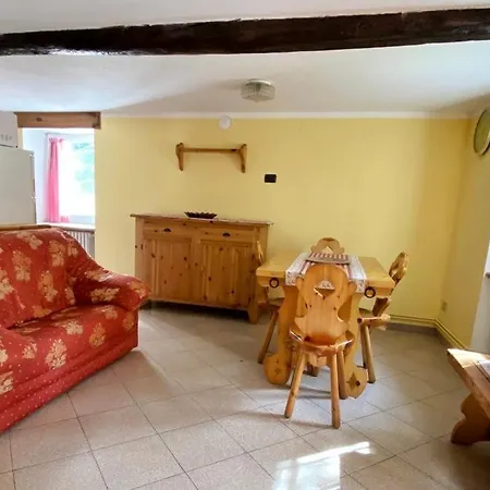 Apartment Con Giardino Crepin